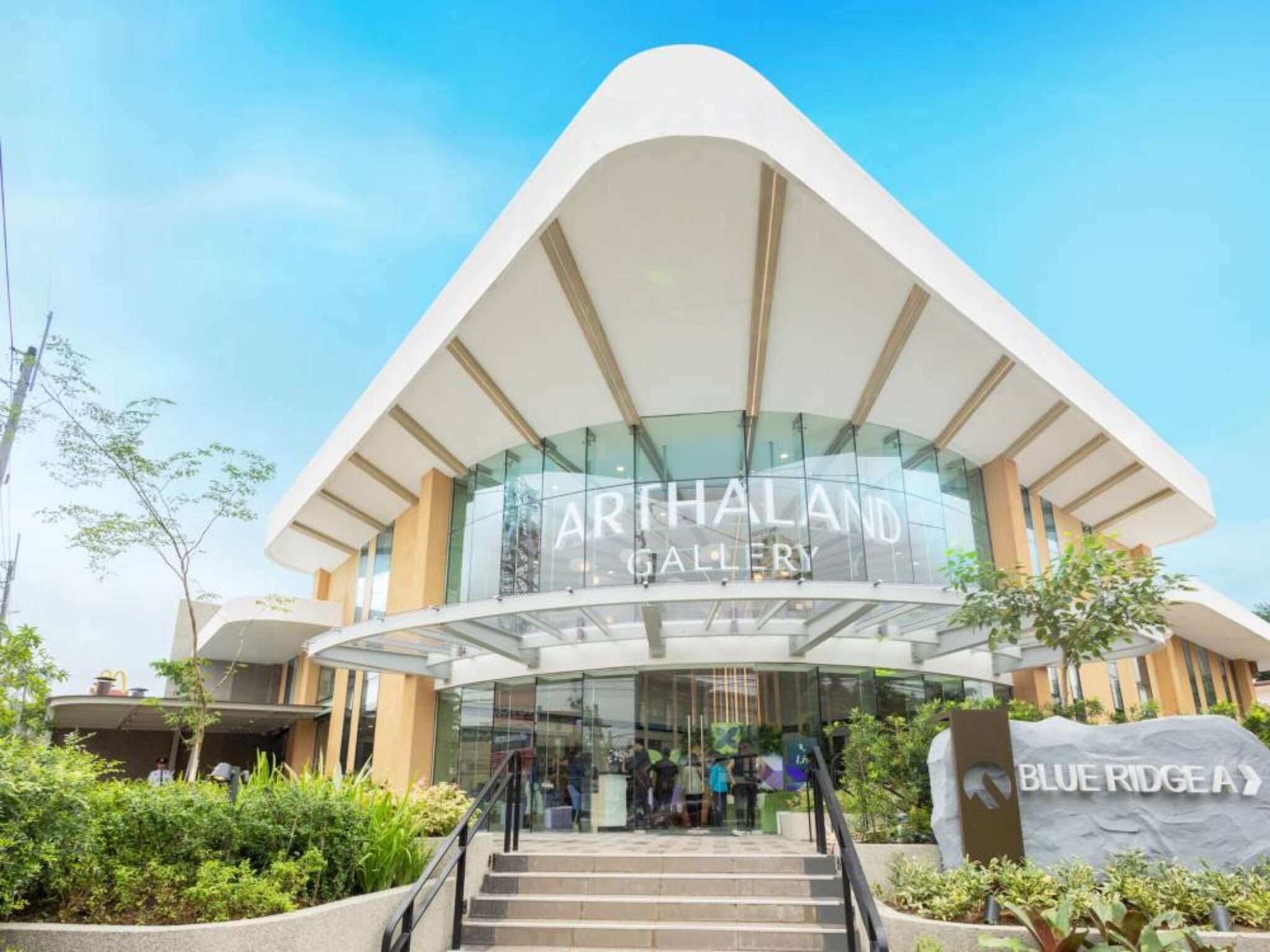 Arthaland Gallery building front.